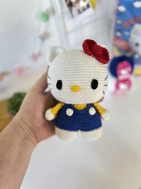 Hello Kitty amigurumi