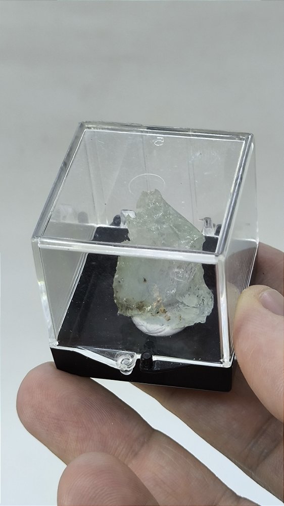 Água-marinha corroída