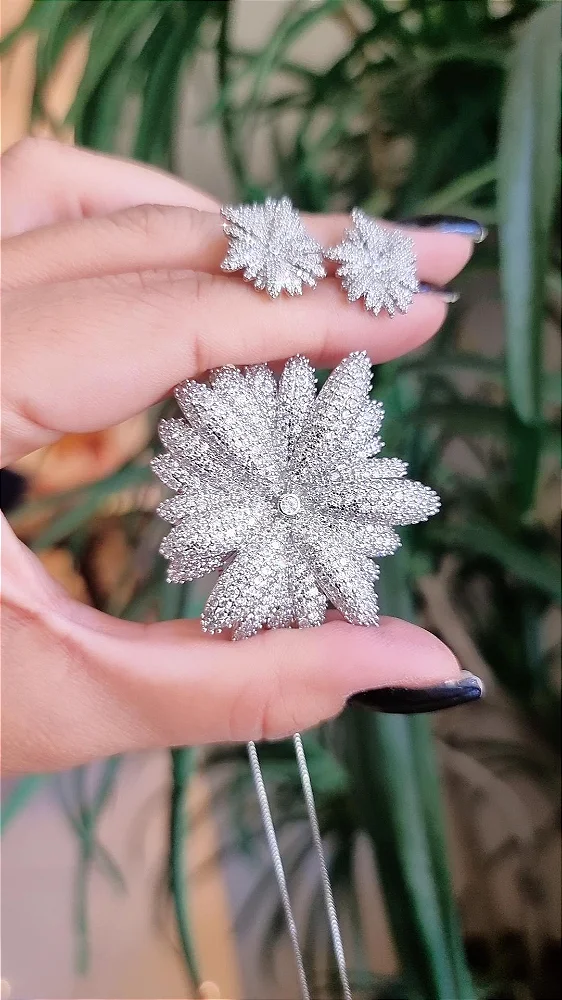 Conjunto Flor facetado zircônia banho ródio branco