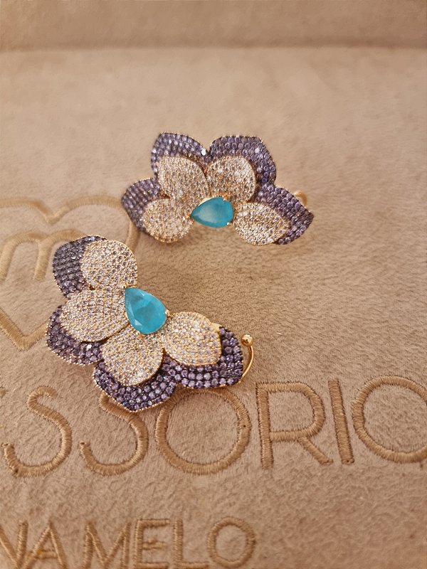Earcuff Flor mini cravação zircônia e cristal verde