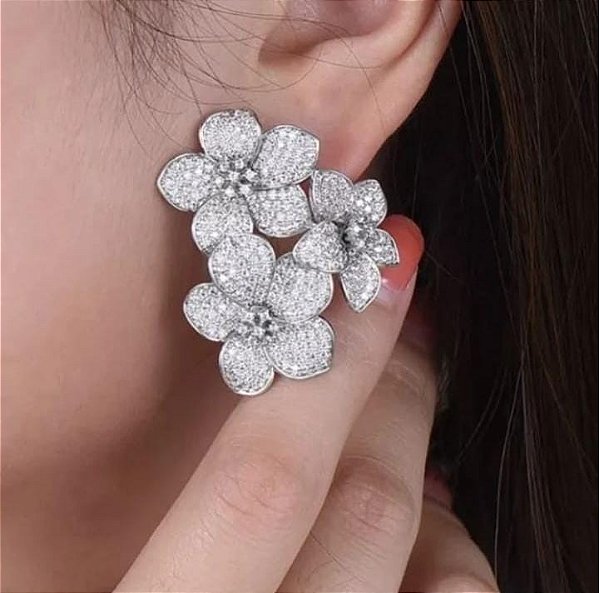 BRINCO NOIVA LUXO CACHO TRÊS FLORES