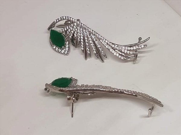 Brinco Earcuff Pedra Verde cravejado de zircônia