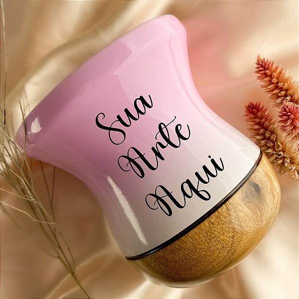 Cuia de Chimarrão Madeira Branca com Rosa Claro Personalizada