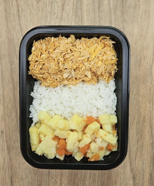 FRANGO DESFIADO COM LEGUMES, 420g