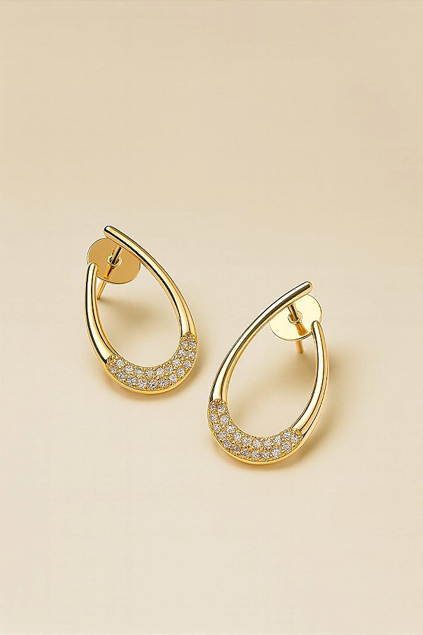 ARGOLA FRONTAL GANCHO ELEGANTE CRAVEJADA COM ZIRCÔNIAS