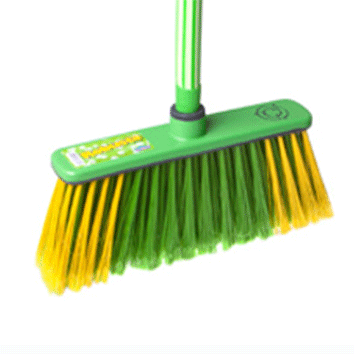 VASSOURA ROBUSTA C/CABO DE MADEIRA 120CM ODIM REF. 35811