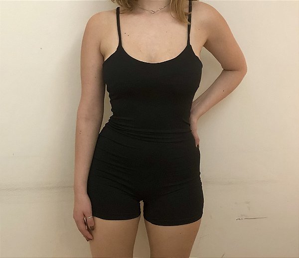 Macacão curto preto