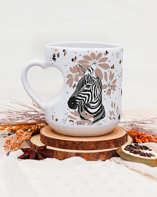 Caneca alça coração 3D versículo - Vivemos pela fé