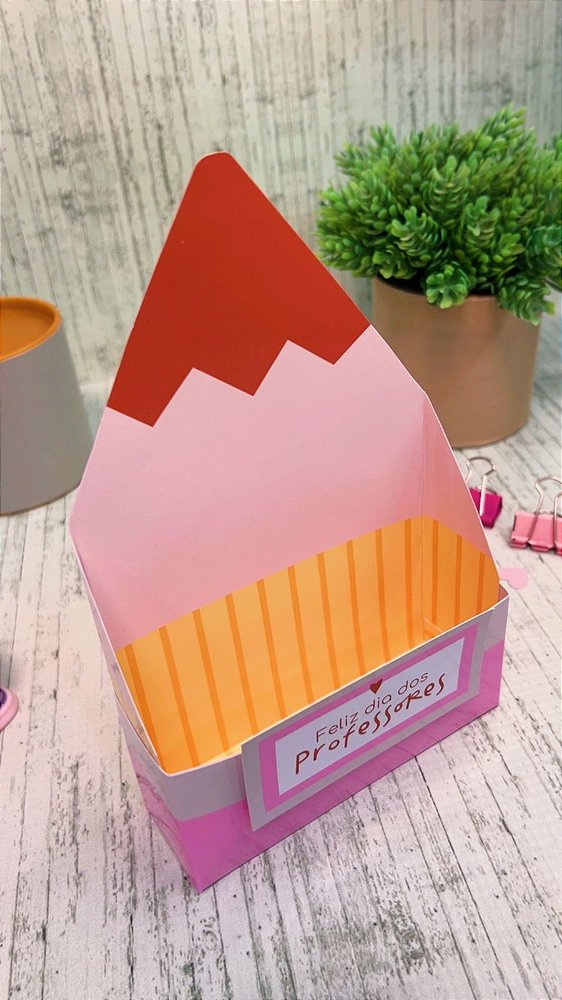 Embalagem de presente em papel - Dia do Professor