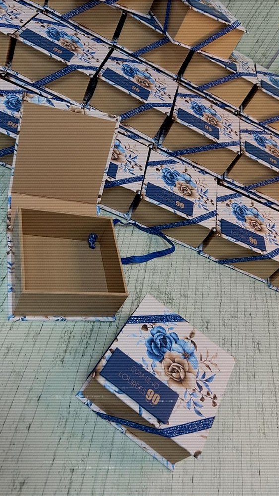 Caixa cartonada 10x9,5x4 - com moldura aplicada na tampa