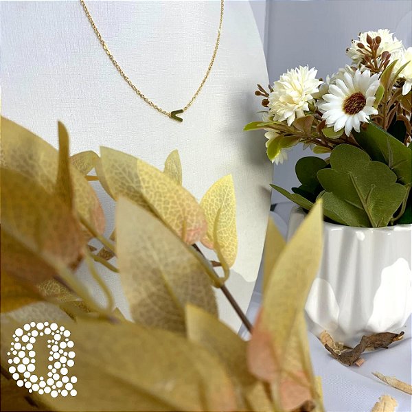 Colar Letra V Liso Dourado