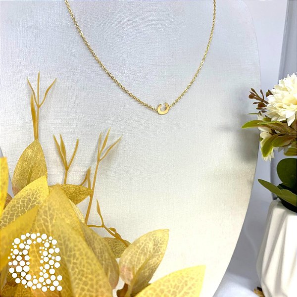 Colar Letra C Liso Dourado