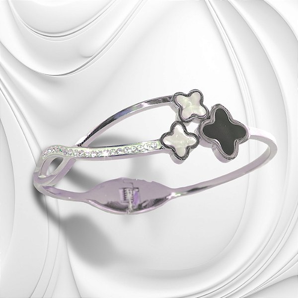 Bracelete Flor Resina Preta e Madre Perola em Aço Inox