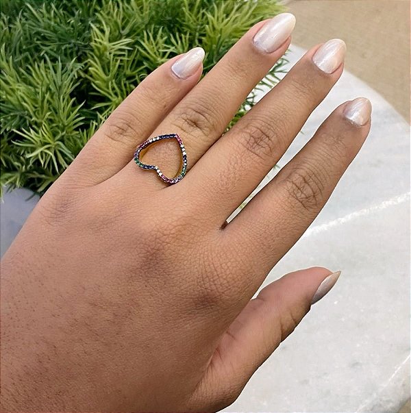 Anel Coração Vazado Cravejado Rainbow Folheado a Ouro 18K
