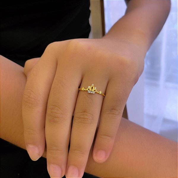 Anel Coroa Com Zircônias Flor No Aro Folheado a Ouro 18K