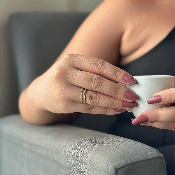 Anel Duplo V Liso E Cravejado Com Zircônias Folheado a Ouro 18K