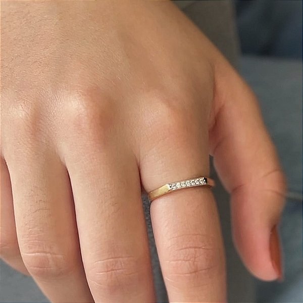 Anel Hexagono Cravejado Com Zircônias Folheado a Ouro 18K