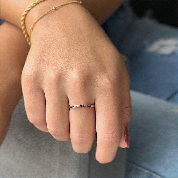 Anel Meia Aliança Zircônias Vermelhas Folheado a Ouro 18K