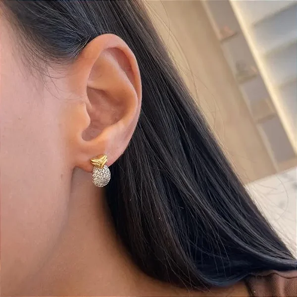 Brinco Abacaxi Cravejado Folheado a Ouro 18K