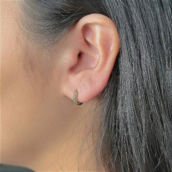 Brinco Argola Abaulada Cravejado Mini Folheado a Ouro 18K