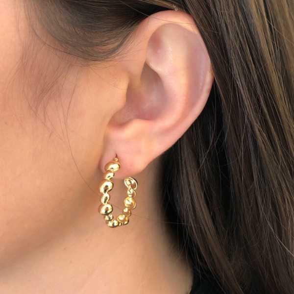 Brinco Argola Aberta Esferas Lisas Folheado a Ouro 18K