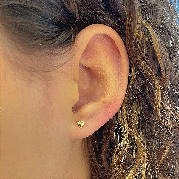 Brinco Coração Liso Mini Pequeno Folheado a Ouro 18K