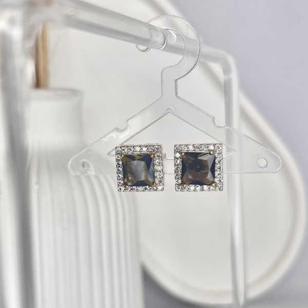 Brinco Quadrado Pedra Lavanda E Borda Cravejado Folheado a Ouro 18K