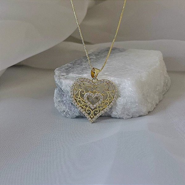 Colar Coração Vazado Arabescos Folheado a Ouro 18K