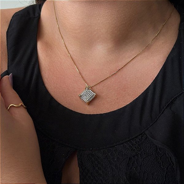 Colar Quadrado Duplo Cravejado 3D Folheado a Ouro 18K