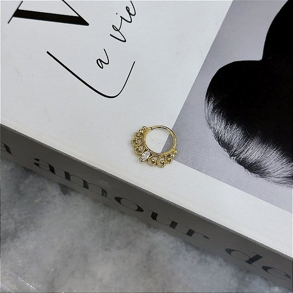 Piercing de Torção Arabescos Zircônia Folheado a Ouro 18K