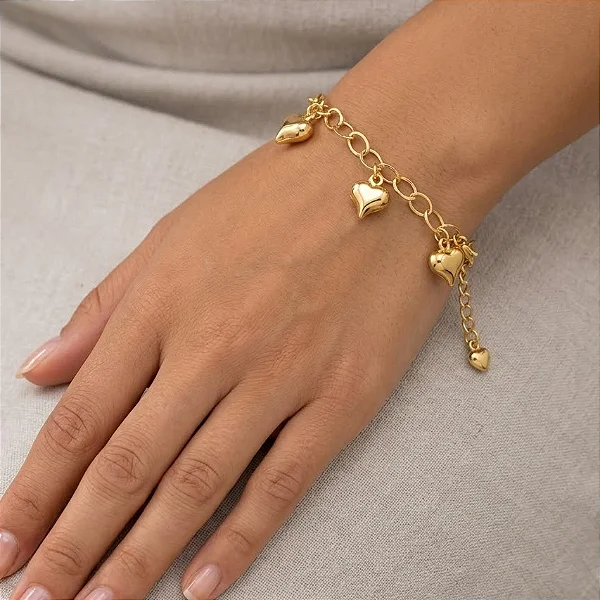 Pulseira Elo Oval 3 Corações Abaulados Pendurados Folheado a Ouro 18K