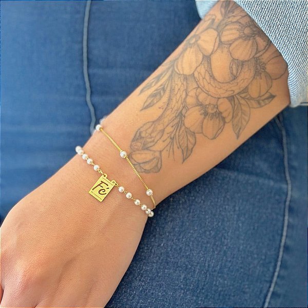Pulseira Pérolas Pingente Quadrado Fé Folheado a Ouro 18K