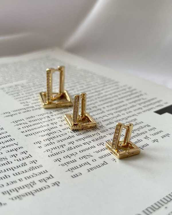 Trio De Argolas Retangulares Cravejados Folheado a Ouro 18K