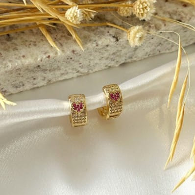 Brinco Argola Cravejada Coração Rosa Folheado a Ouro 18k