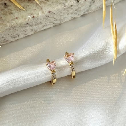 Brinco Argola Zircônias Cristais e Coração Rosa Folheado a Ouro 18k