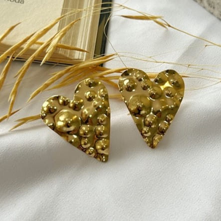 Brinco Coração Martelado Folheado a Ouro 18k