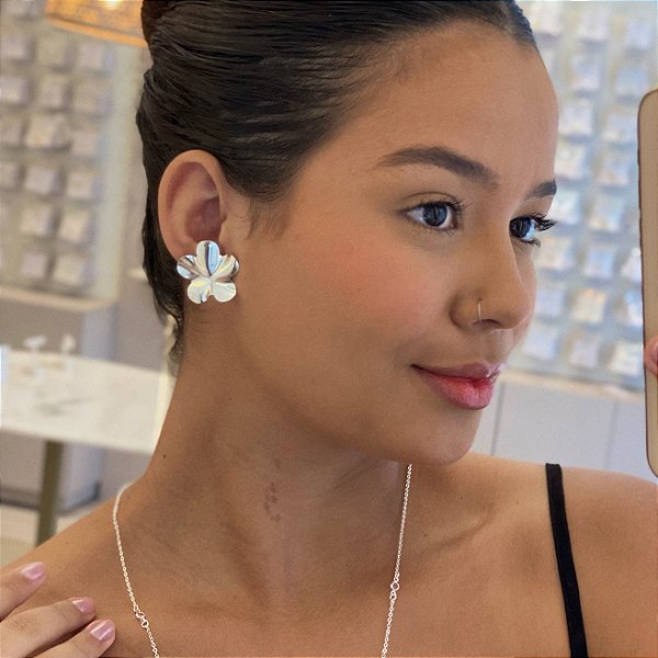 Brinco Flor Orgânica Lisa Folheado a prata 925