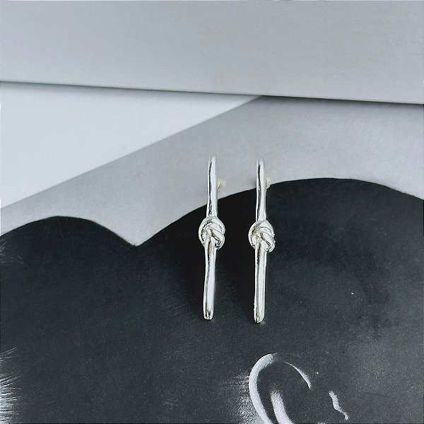 Brinco Palito Nó Folheado a Prata 925