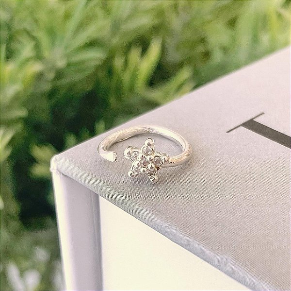 Piercing Torção Flor Zircs Folheado a prata 925