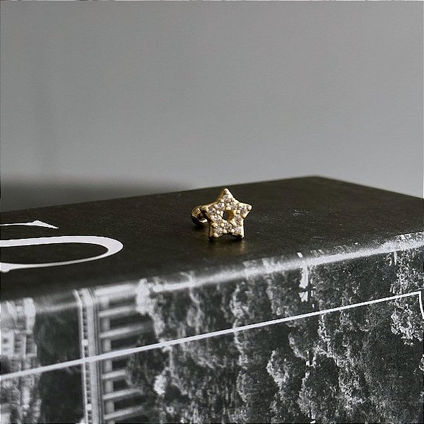 Piercing Estrela Vazada Cravejada Folheado a Ouro 18k