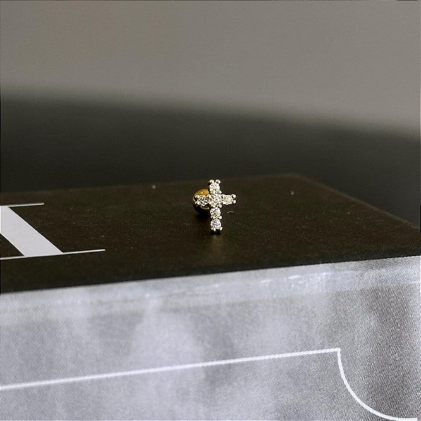 Piercing Cruz Cravejada Folheado a Ouro 18k