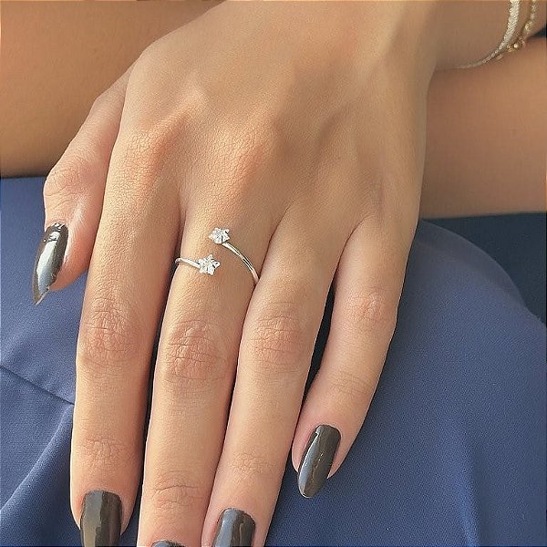 Anel Regulável Duas Estrelas Zircônias Folheado a Prata 925