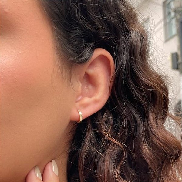 Brinco Argola Fio Liso Reto M Folheado a ouro 18K
