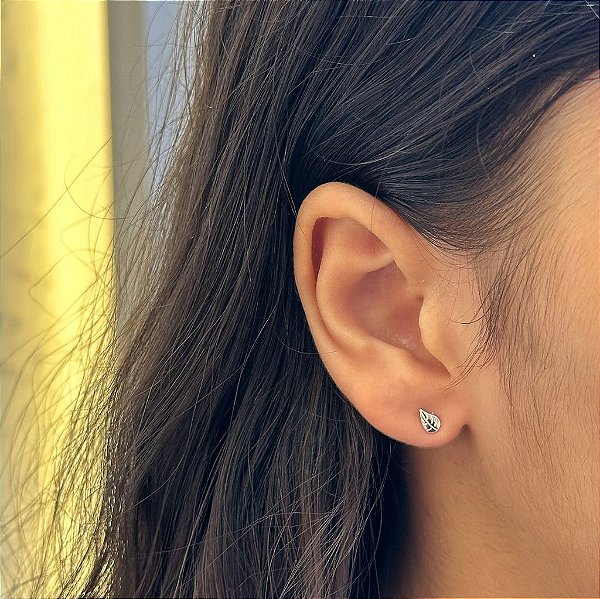 Brinco Folha Desenhada Folheado a Prata 925