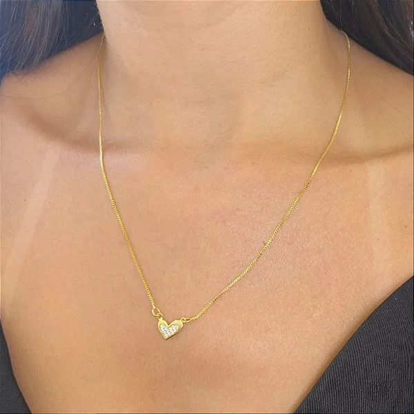 Colar Pingente Coração Cravejado Folheado a Ouro 18K