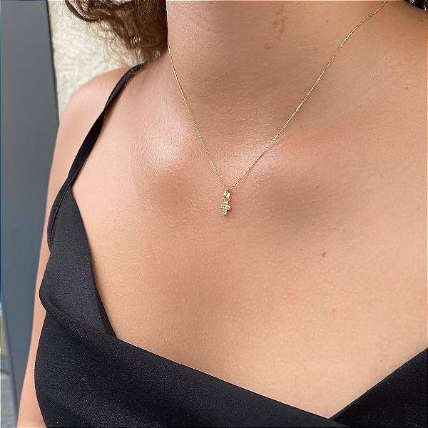 Colar Cruz Mini Cravejado Folheado a Ouro 18K