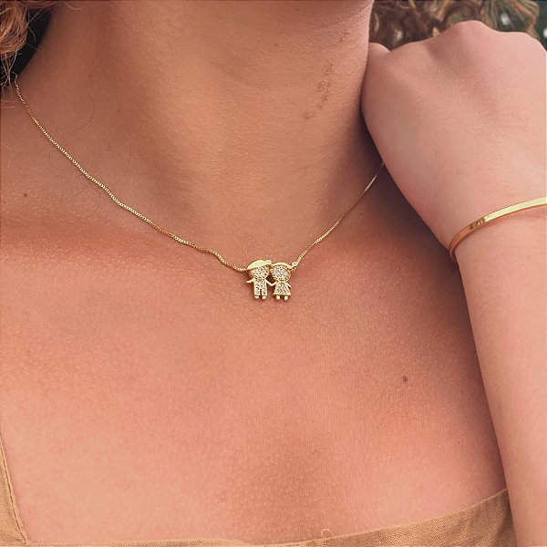 Colar Menino e Menina Cravejados Folheado a Ouro 18K