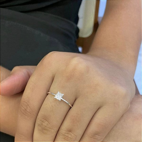 Anel Solitário Clássico 4 Garras Folheado a Prata 925