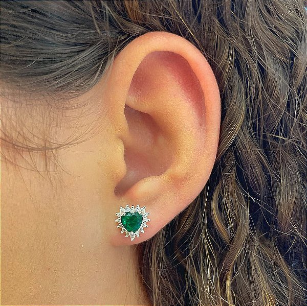 Brinco Coração Verde com Borda Cravejada Folheado a Prata 925