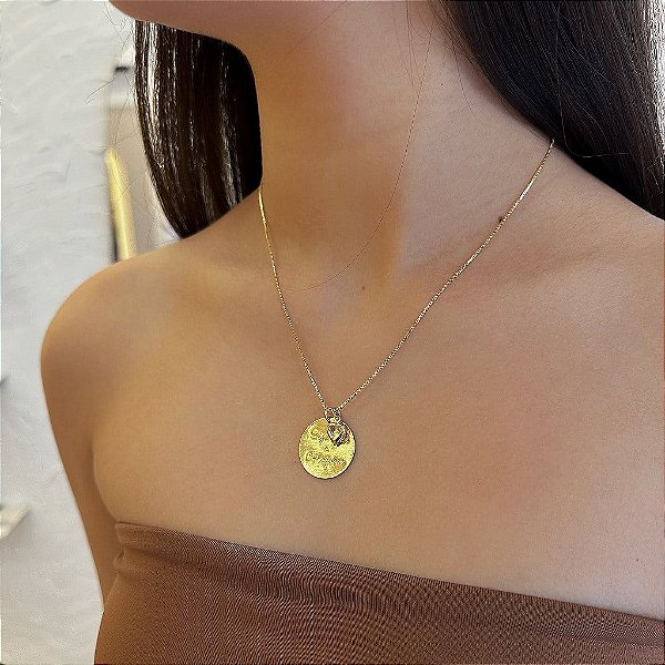 Colar Pingente Seja Forte e Corajosa e Pingente Coração Folheado a Ouro 18K